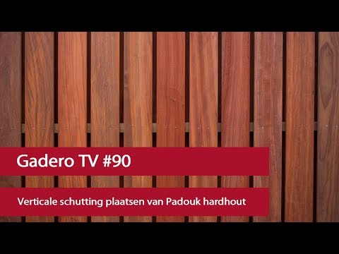 #90 Verticale schutting plaatsen van Padouk hardhout