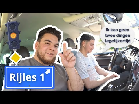 Zijn ALLEREERSTE Rijles!  Van Sturen tot Remmen 🚗 💨 | #Dereisnaarhetrijbewijs1